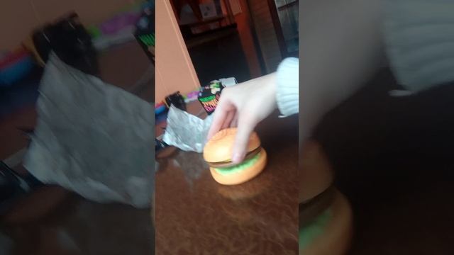 распаковка бургера