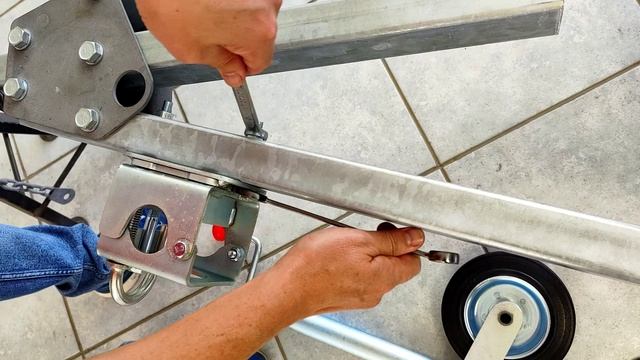 Установка поворотного хомута на легковой прицеп #курганскиеприцепы