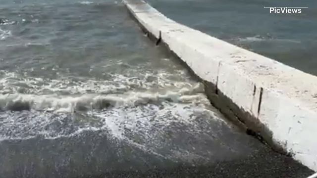 Сочи Адлер Чёрное море сегодня 18 июня 2025. Какая погода сейчас, обстановка на пляже и море