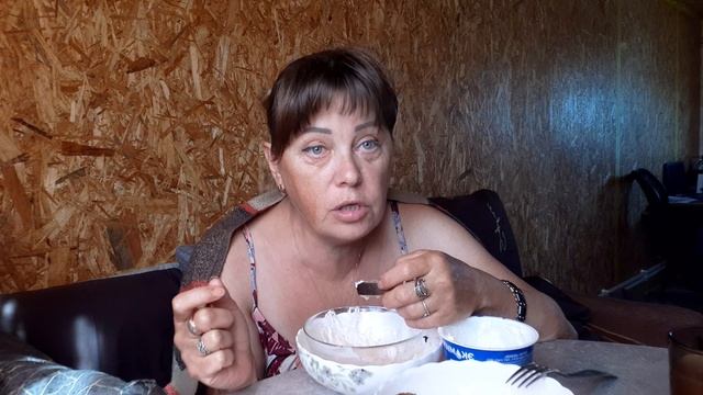 Мукбанг-Завтрак у НИЧЕГО БЛОГЕРА.ГОЛОДАЕМ с Собакиным в Деревне.Лежа на ДИВАНЕ.Может начать работать