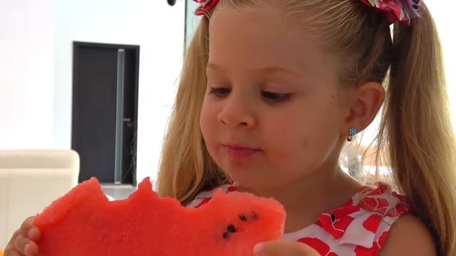 Диана и Рома Игрушки Дианы и ее новых друзей
