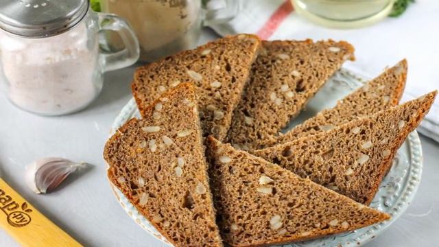 Чесночные гренки из черного хлеба