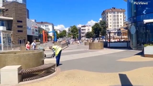 Геленджик Центральный пляж сегодня 18 июня 2025. Какая обстановка на пляже, море и погода сейчас