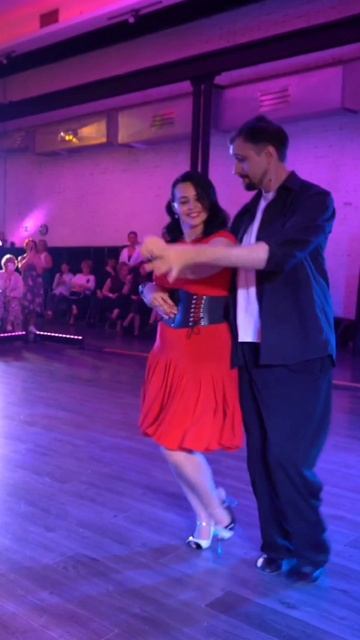 Street Tango. Александр Самарцев и Батурина Юлия #танго #тангонуэво #неотанго #танцы