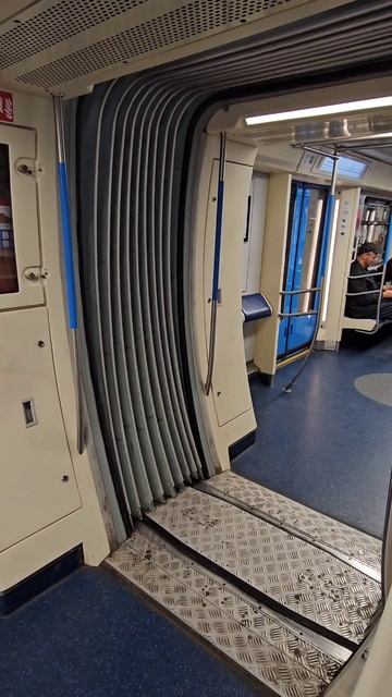 Музыка новых вагонов метро:)