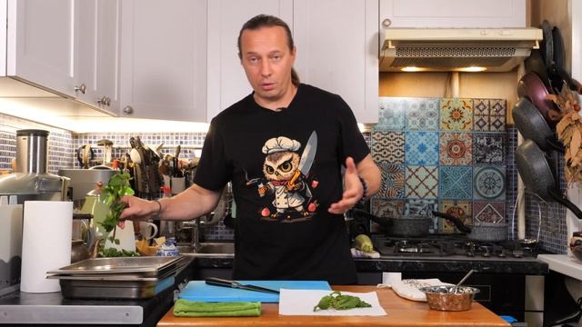 Просто посыпал картошку мукой и поставил в духовку