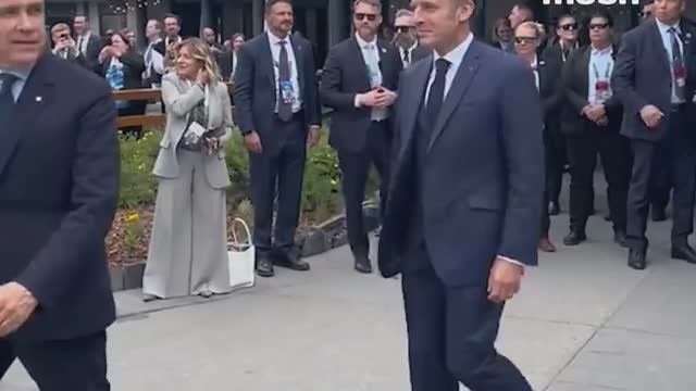 Макрон выложил в TikTok видео с саммита G7 — под русский мем-хит про капибар