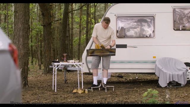 Мелодия, которая делает остановку у придорожного кафе незабываемой - Symphony No. 1 II. Truth -- Ste