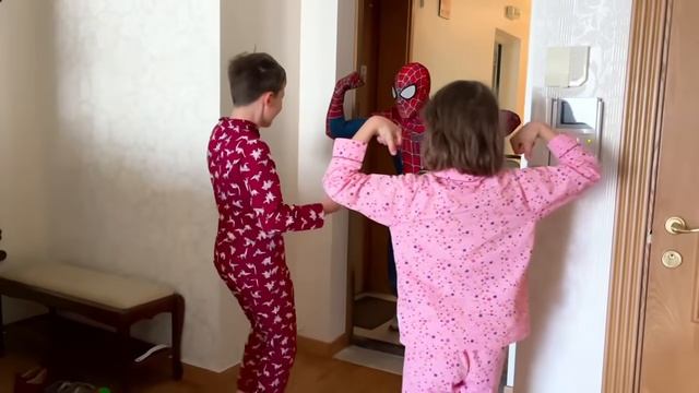 Miss Katy|Мисс Кэти Макс и Катя Остались одни дома