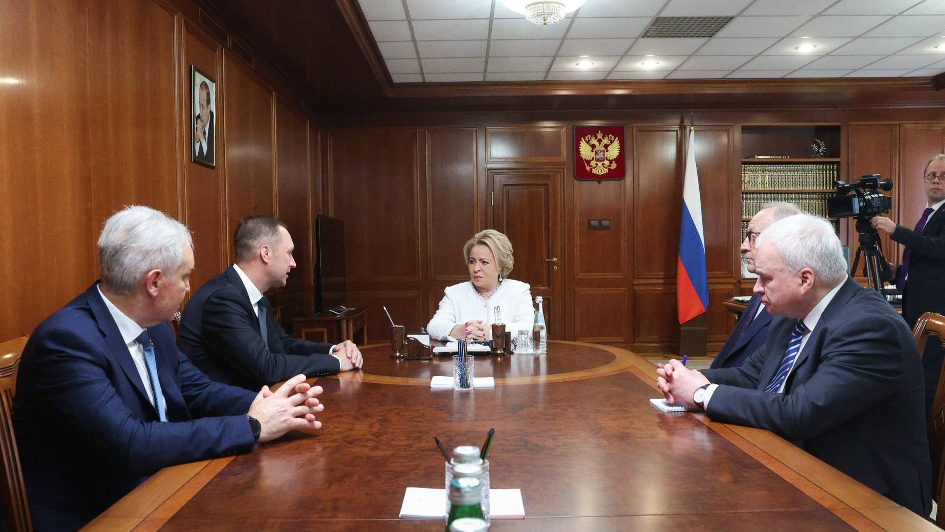 Валентина Матвиенко провела встречу с губернатором Саратовской области Романом Бусаргиным
