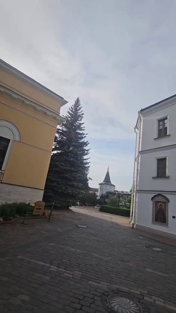 Где в Москве живут монахи?