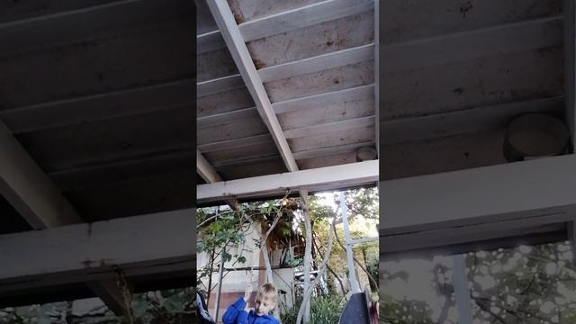 Крутимся на качеле очень быстро и эпично