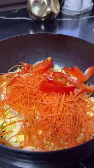 🥗Разгрузочный салат с идеальной ореховой заправкой .