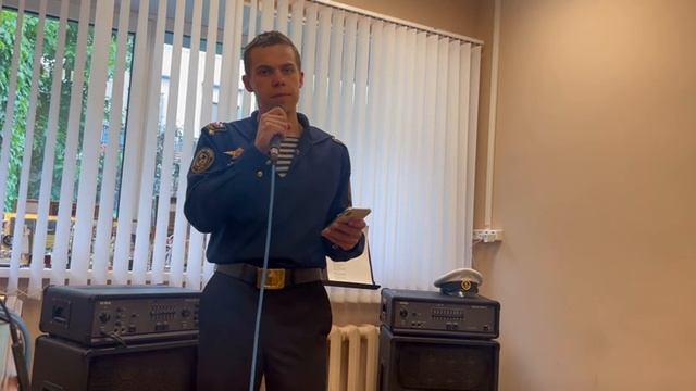 В море бушует ветер