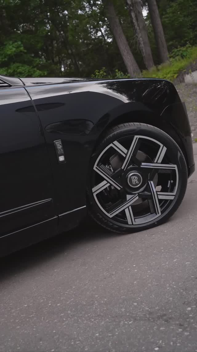 Rolls-Royce Cullinan Black Badge Blue