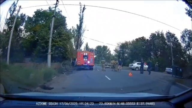 Кадры с места серьёзного ДТП с перевёртышем на ул. Кирова в Макеевке