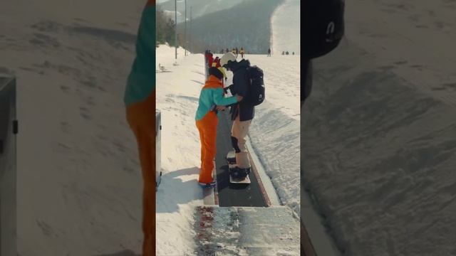 Как катаются на горнолыжном курорте «Масикрён» в Северной Корее.