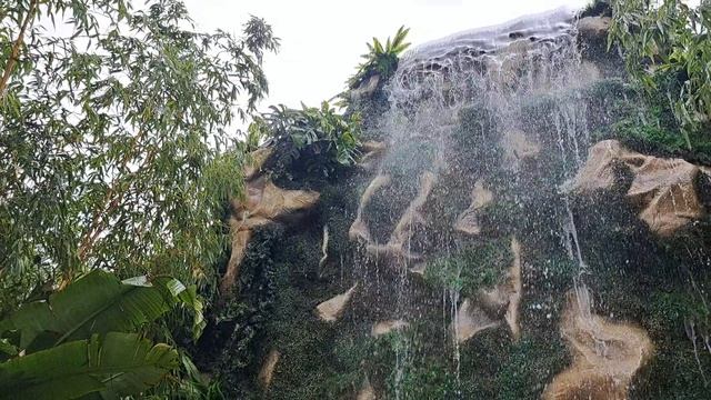 Угадайте где этот водопад??? Вьетнам!?