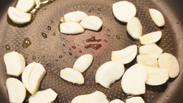 Чесночный суп в хлебе