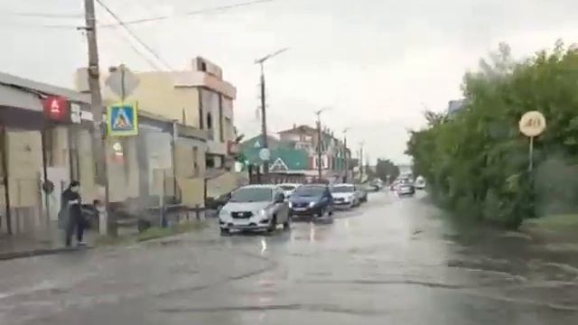 Сегодня улицы Троицка превратились в полноводные реки!