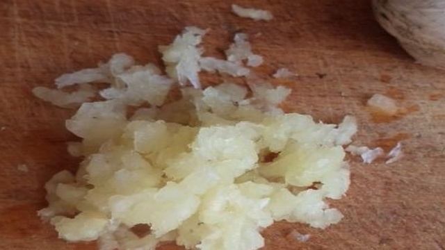 Чесночные гренки в духовке