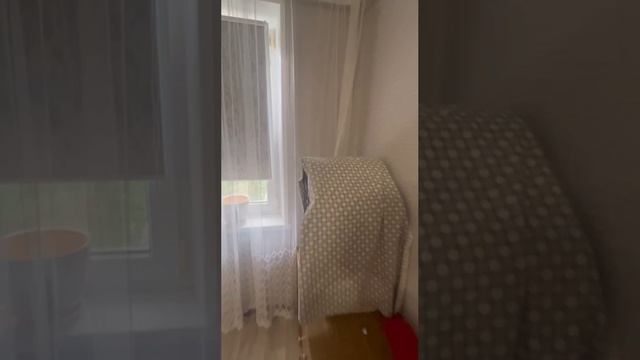 Продается светлая двухкомнатная квартира на последнем 5 этаже в тихом благоустроенном районе