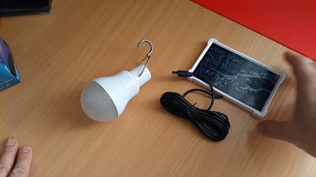 Походная LED лампа со встроенным аккумулятором и солнечной панелью.