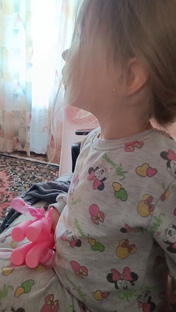 Ева поет
