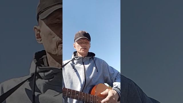 Дарите женщинам цветы.