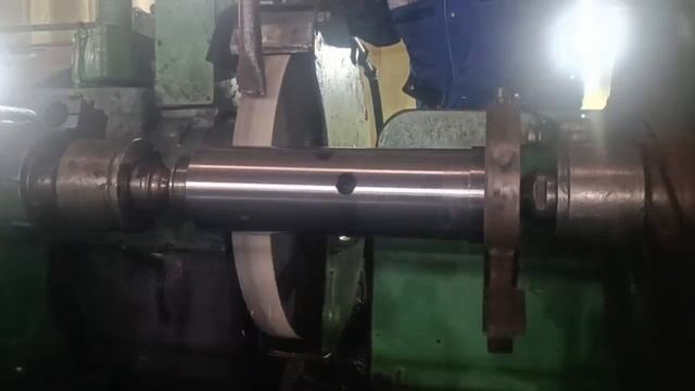 Шлифовка штока на круглошлифовальном станке с последующей полировкой