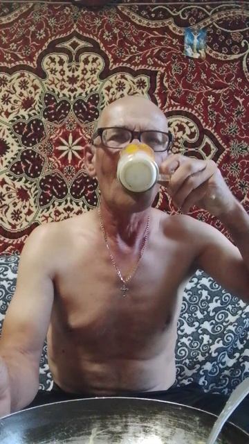 опять кушать.