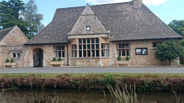 Лоуэр Слотер, Колодец (памятник), Котсволдс, Англия (Lower Slaughter, Well, Cotswolds, England)