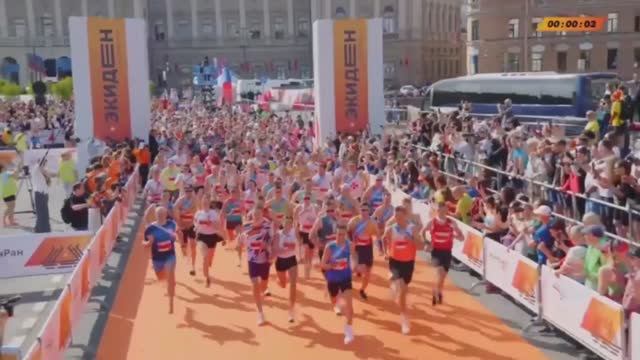 Бегущие лисы выиграли экиден в Санкт-Петербурге