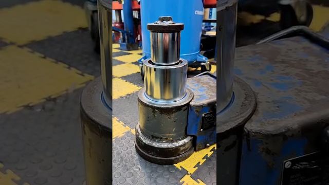Восстановленный грузовой пневмогидравлический домкрат Nordberg N402