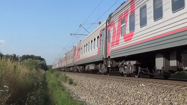 Электровоз ЭП1М-477 с поездом № 464 Адлер — Самара