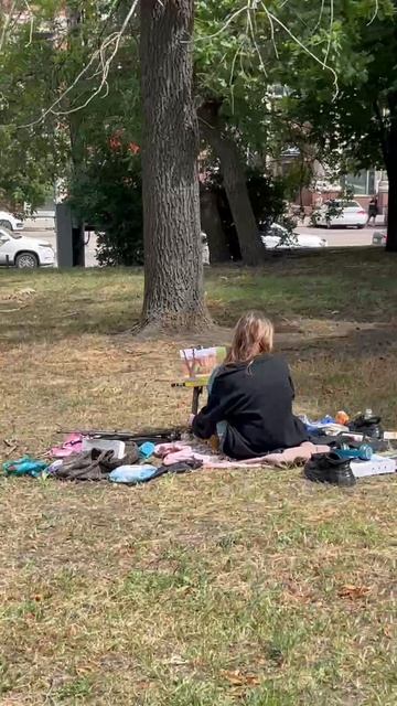 В сквере, возле площади Ленина пишут картины 🖼️ 🎨🖌️ Донецк — город талантов! ❤️