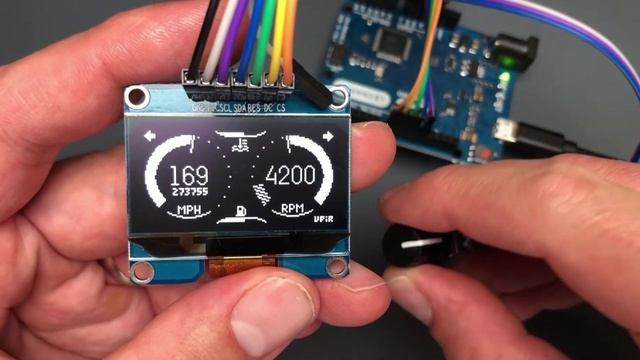 Автомобильная панель Arduino с OLED-дисплеем.