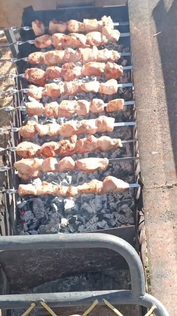 жарим шашлык