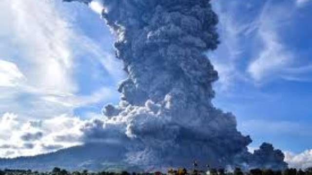 В Индонезии проснулся вулкан, уровень опасности повышен до максимального