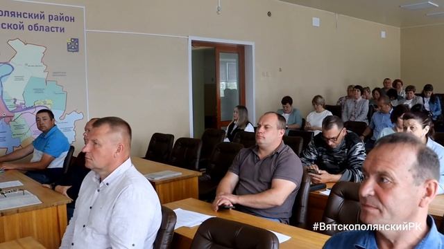 ЗАСЕДАНИЕ ВЯТСКОПОЛЯНСКОЙ РАЙОННОЙ ДУМЫ НАЧАЛОСЬ!