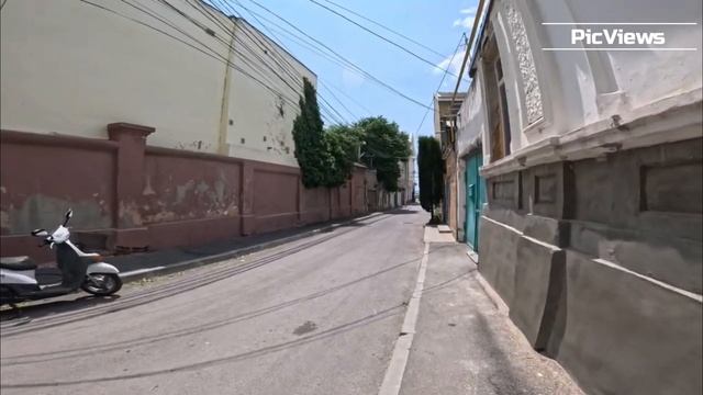 ЕВПАТОРИЯ СЕГОДНЯ. Туристы отдыхают на пляже.  Набережная Терешковой. Крым 2025. Сезон в Крыму 2025