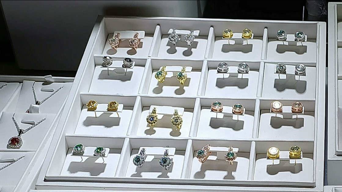 Семь человек обвинили в крупнейшей краже драгоценностей в истории США