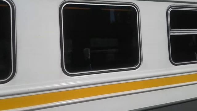 Отправление электропоезда ЭР2-1308, а также электровозы 2ЭС6 с полувагонами
