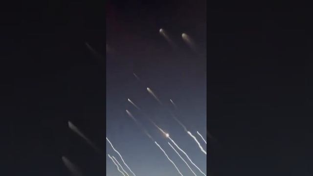 Иранская баллистика летит в Израиль-вид из самолёта.