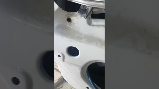 Снять стекло задней двери volvo 940