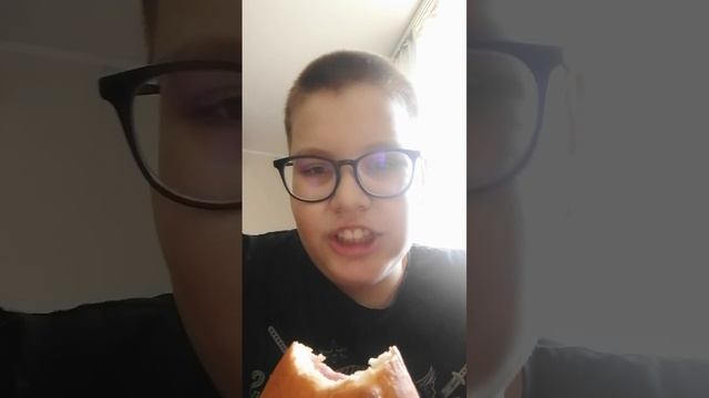 Пробую пирожокс с яблокок и с ягодами