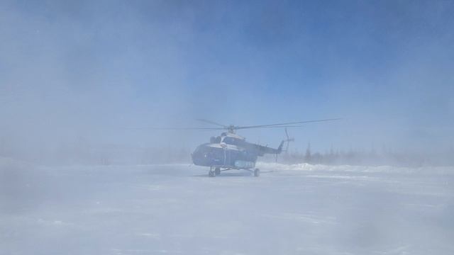 Посадка МИ-8 Аэропорт Медвежье Посёлок Пангоды Надымский район Ямало - Ненецкий автономный Округ.