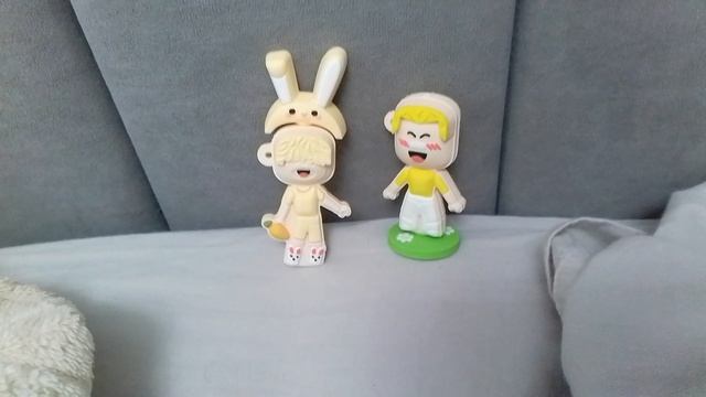 друзья Фил и коржик заяц