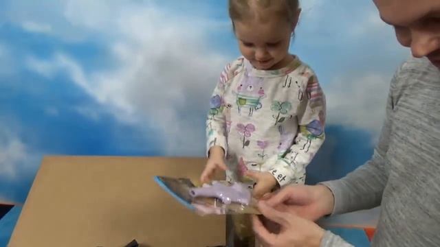Miss Katy • Мисс Кейт - Katy and her new toys