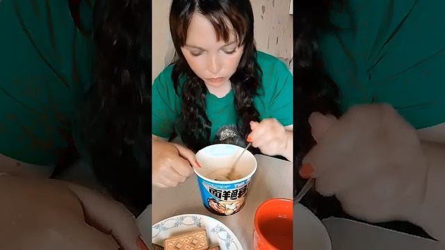 Лапша быстрого приготовления 🍜🍜🍜🍜🍜 мукбанг, еда на камеру